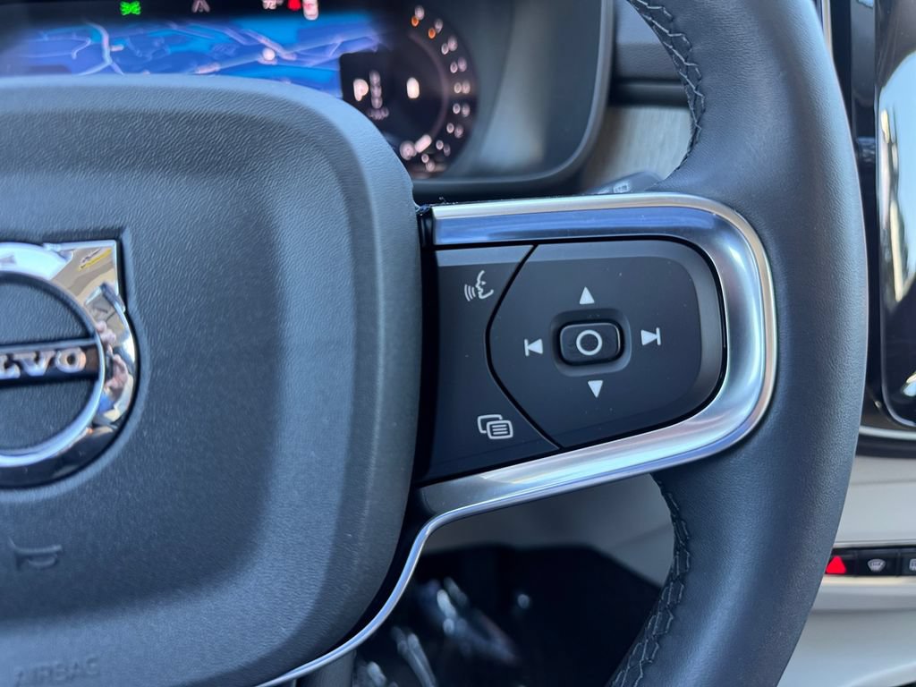 Certified 2024 Volvo XC40 B5 Ultimate w/ Climate Package AWD/4WD image 18