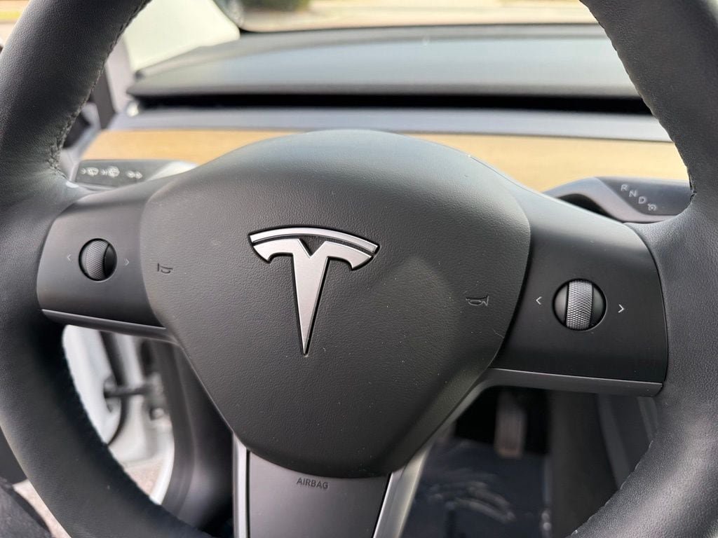 Used 2022 Tesla Model Y Long Range AWD/4WD image 22