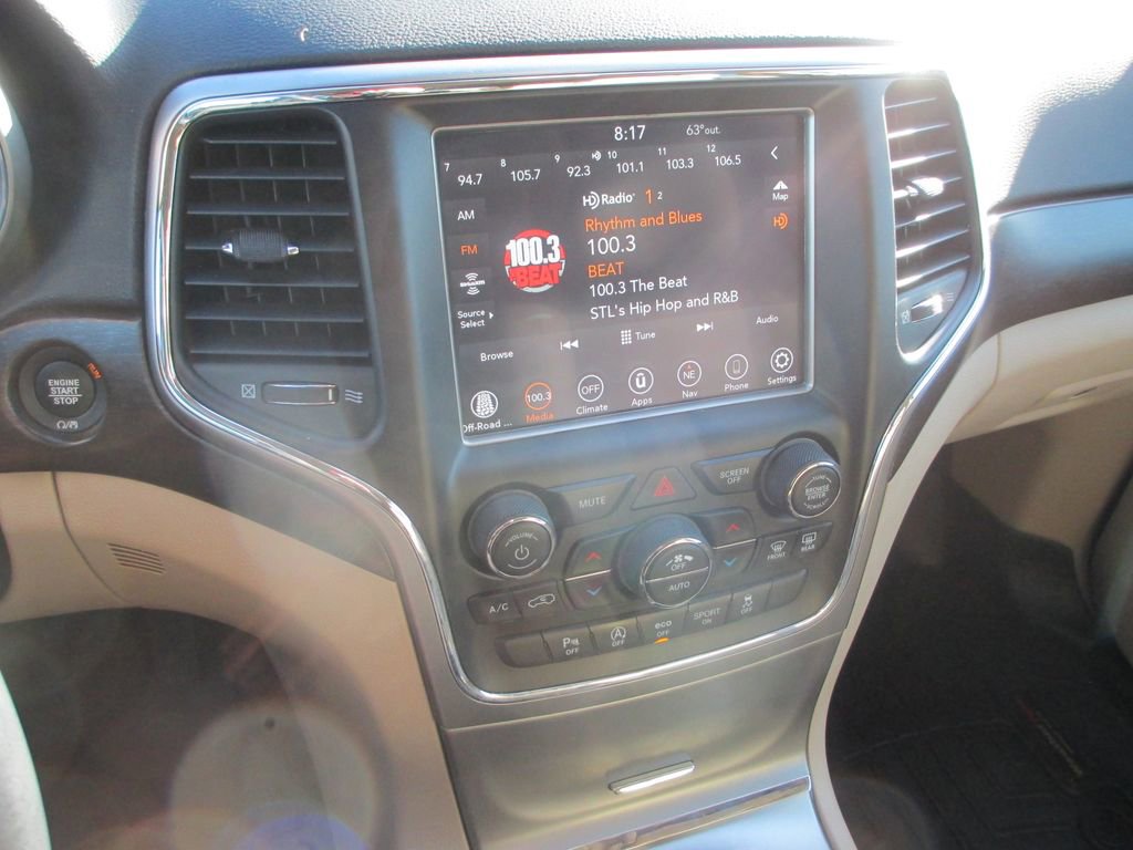 Used 2018 Jeep Grand Cherokee Laredo image 24