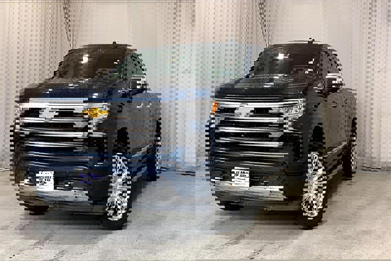 Used 2022 Chevrolet Silverado 1500 High Country w/ High Country Premium Package image 2