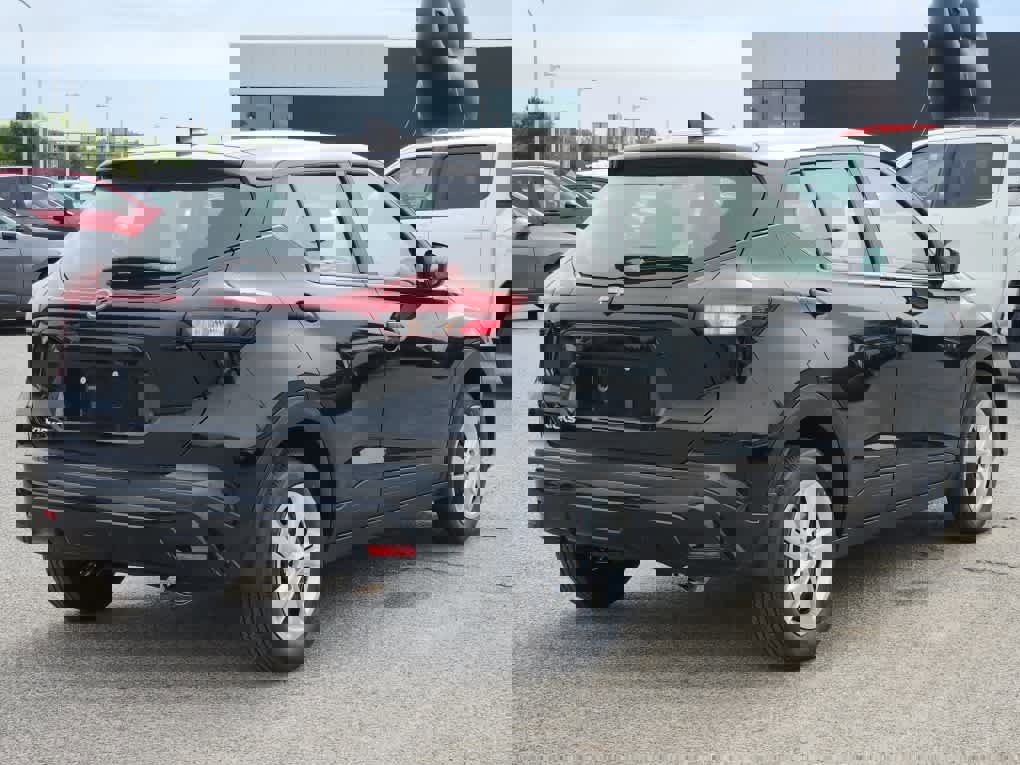 New 2025 Nissan Kicks Play S image 3