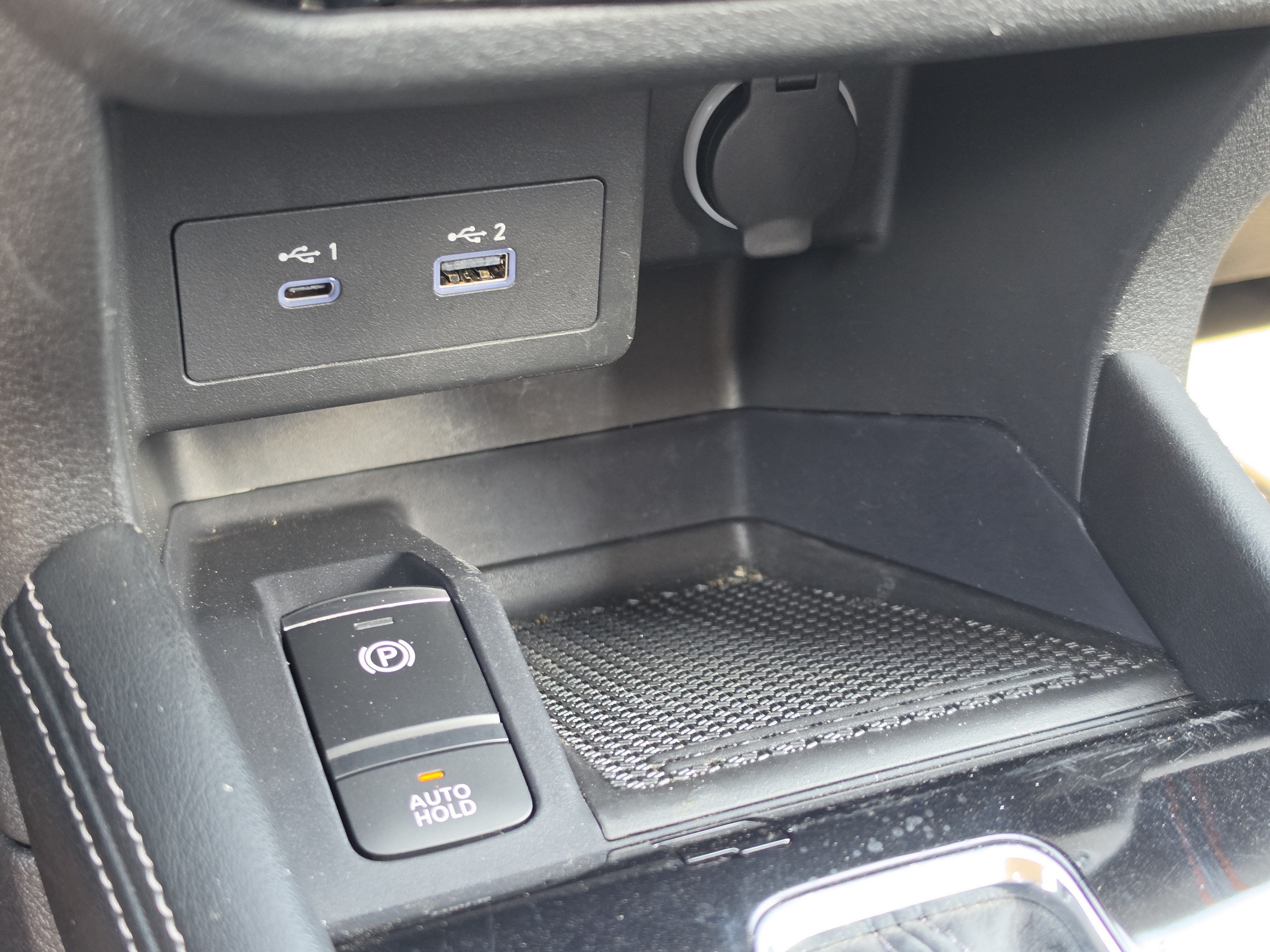 Used 2024 Nissan Kicks SR w/ Interior Electronics Package FWD image 22