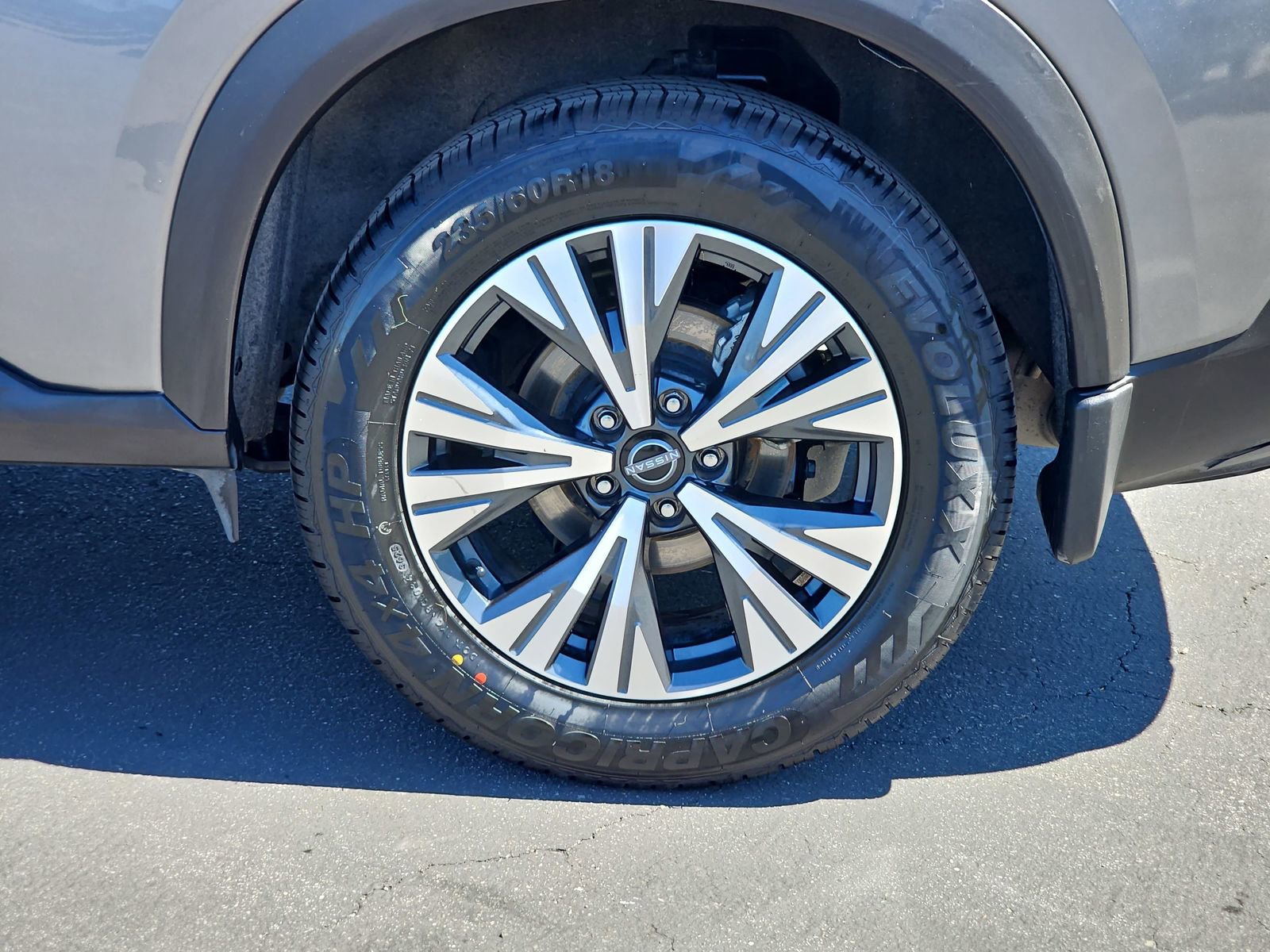 Used 2023 Nissan Rogue SV image 34