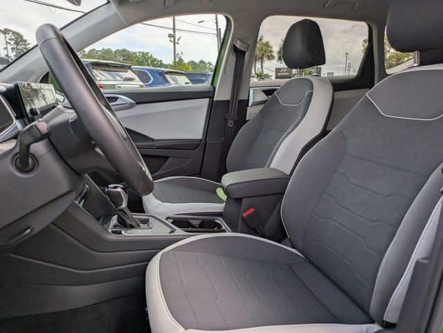 Used 2025 Volkswagen Taos SE FWD image 21