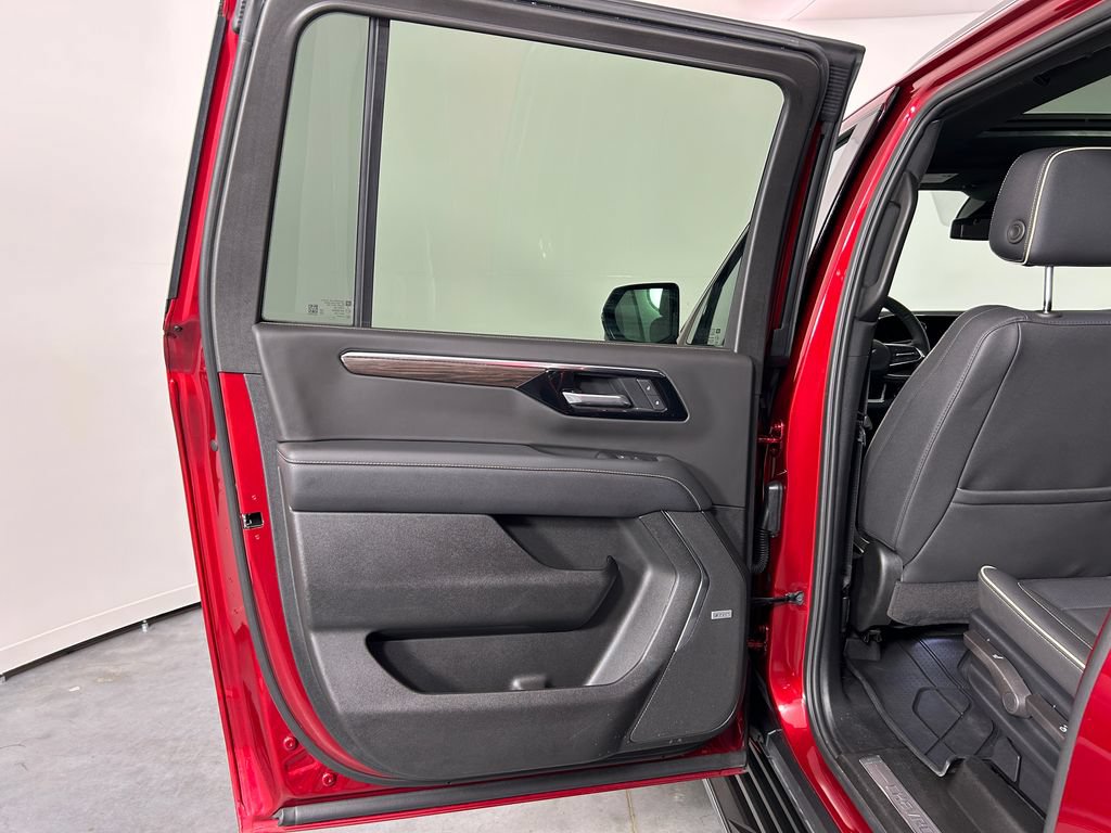 Used 2025 Chevrolet Suburban Premier w/ Sun And Tow Package AWD/4WD image 30