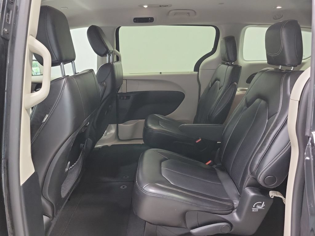 Certified 2023 Chrysler Pacifica Touring-L FWD image 26