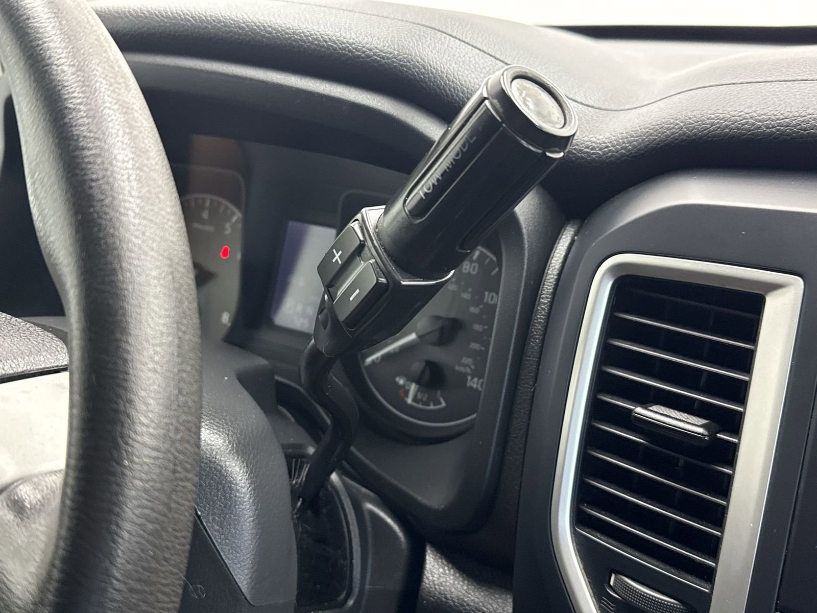 Used 2017 Nissan Titan S image 27