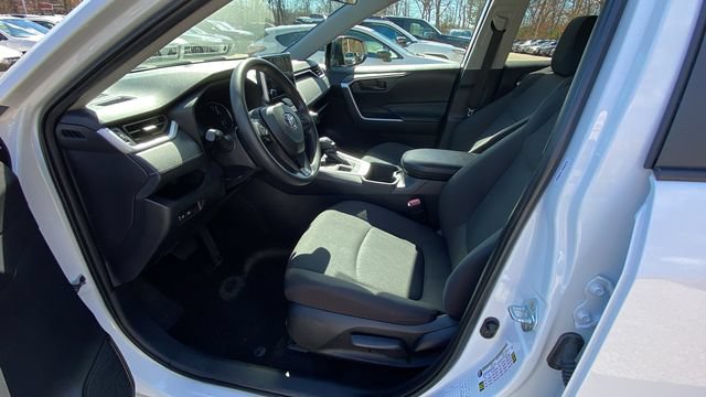 Used 2024 Toyota RAV4 LE AWD/4WD image 28