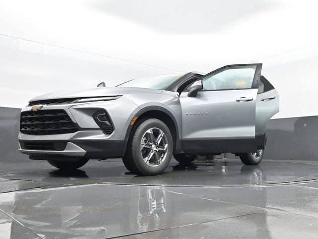Used 2025 Chevrolet Blazer LT image 32