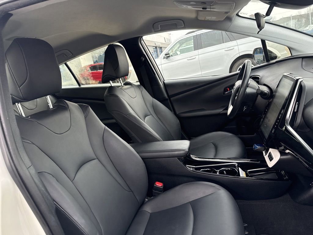 Used 2018 Toyota Prius Prime Premium image 36