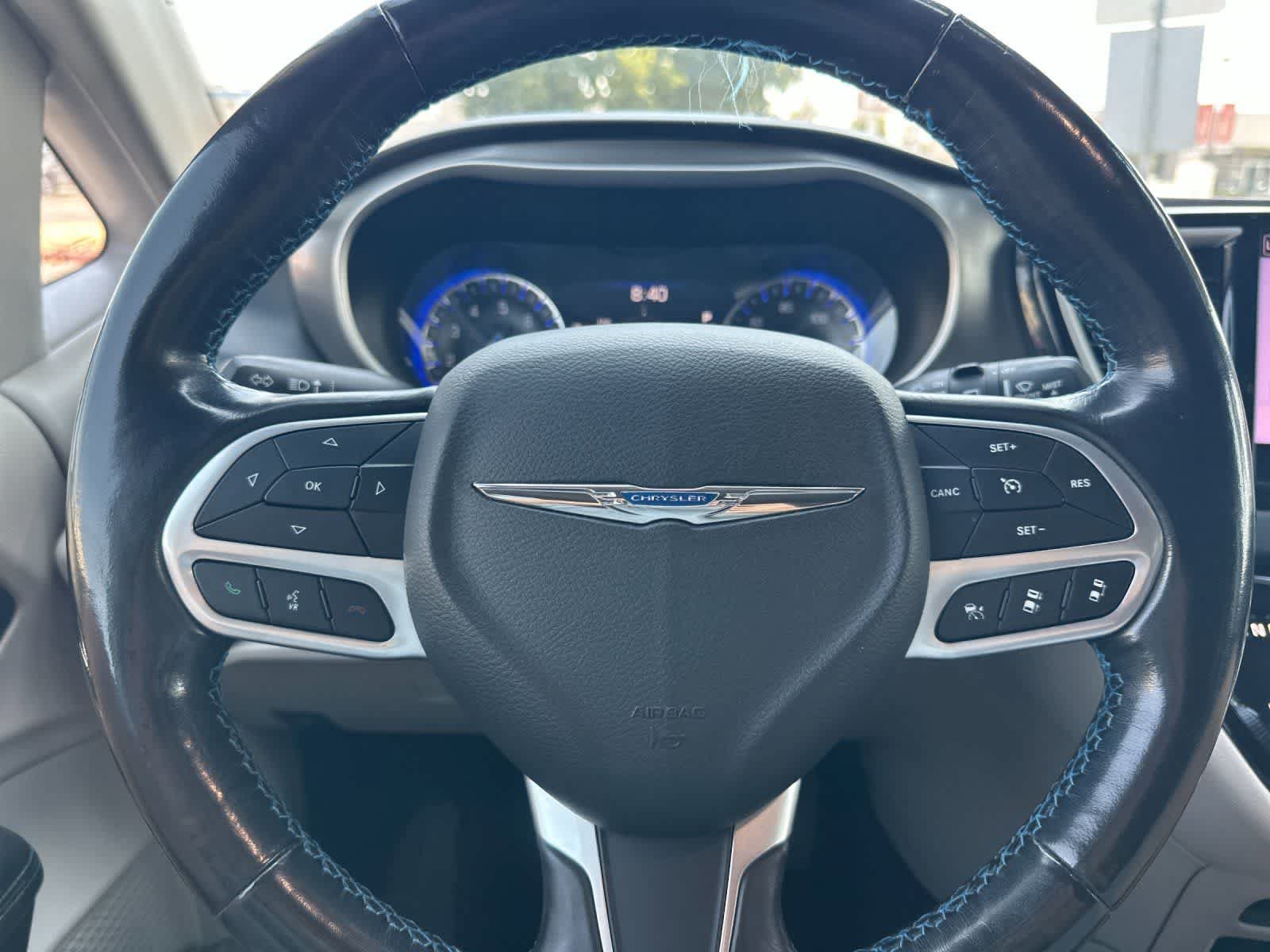 Used 2021 Chrysler Pacifica Touring-L FWD image 25