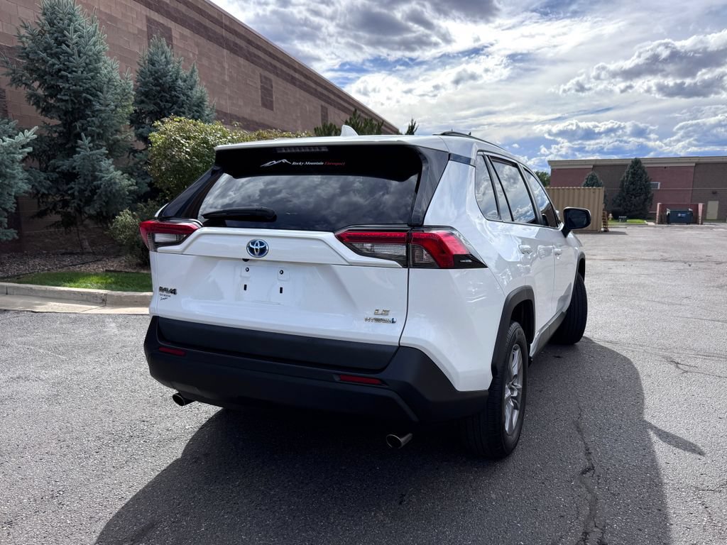 Used 2022 Toyota RAV4 LE AWD/4WD image 7