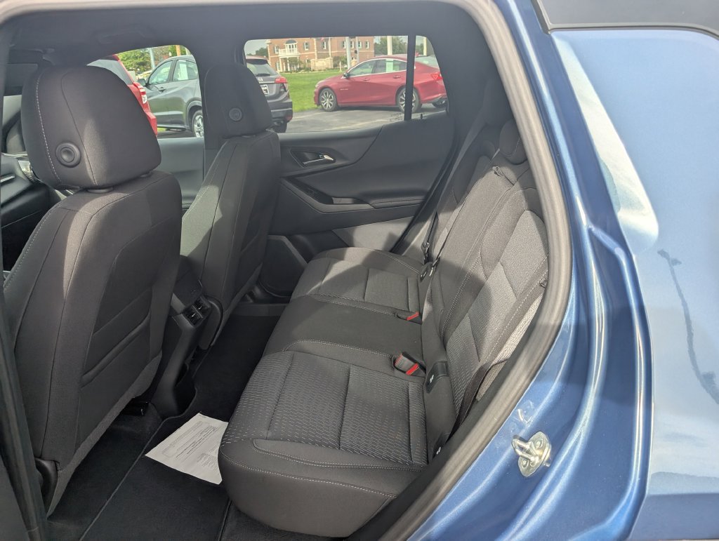 Used 2026 Chevrolet Equinox LT w/ Safety and Technology Package FWD image 9