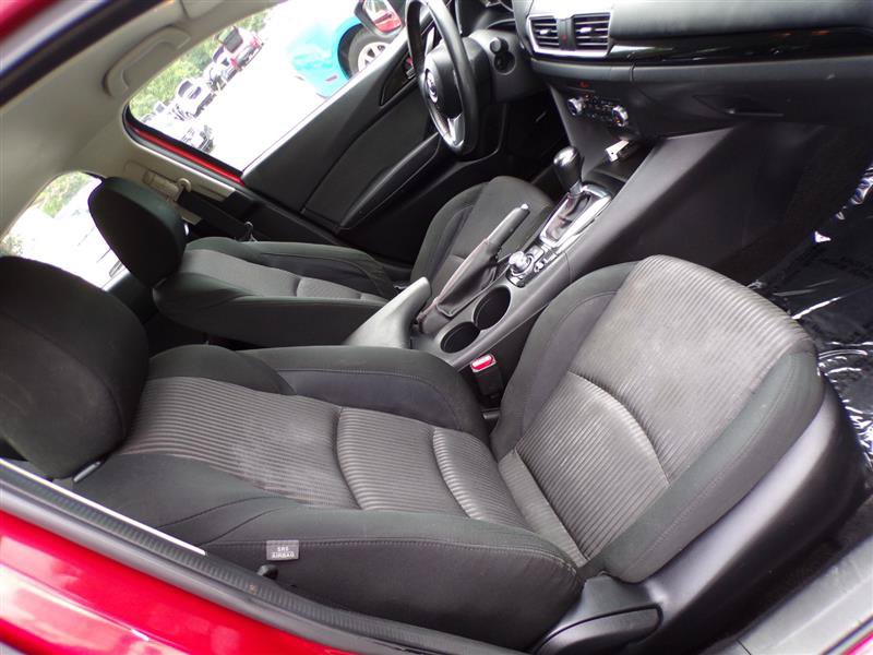 Used 2014 MAZDA MAZDA3 i Touring w/ Technology Package FWD image 17