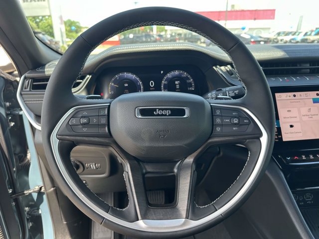 New 2026 Jeep Grand Cherokee L Limited w/ Luxury Tech Group II AWD/4WD image 15