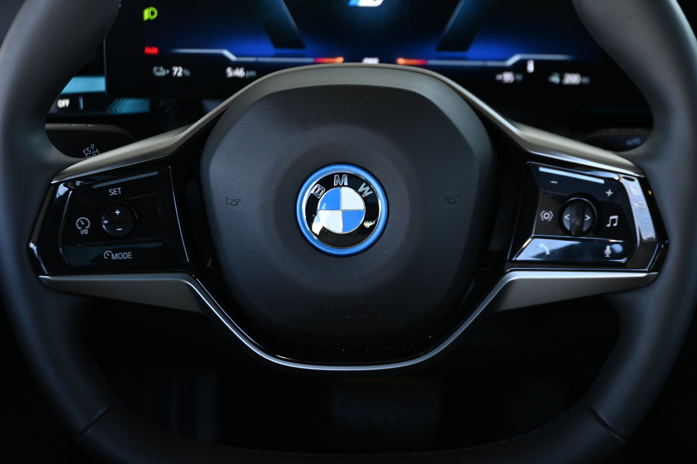 Certified 2026 BMW i5 eDrive40 w/ Executive Package RWD image 27