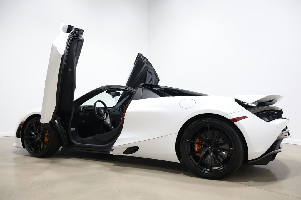 Used 2020 McLaren 720S Spider image 15