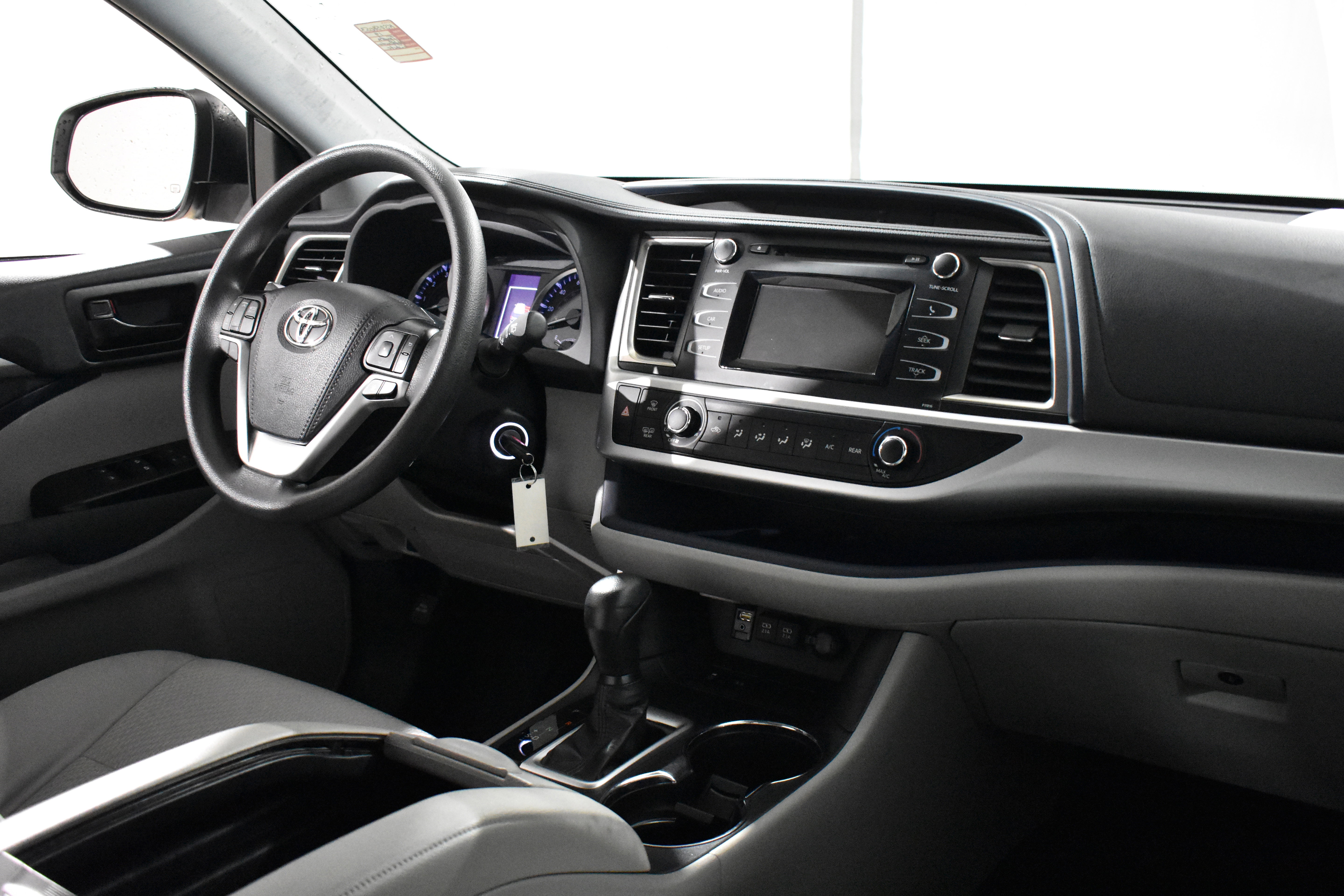Used 2019 Toyota Highlander LE image 31