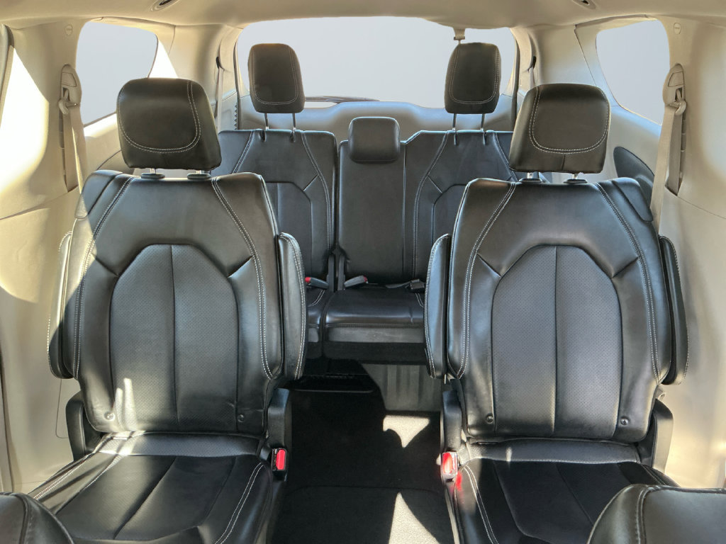Used 2024 Chrysler Pacifica Touring-L FWD image 14