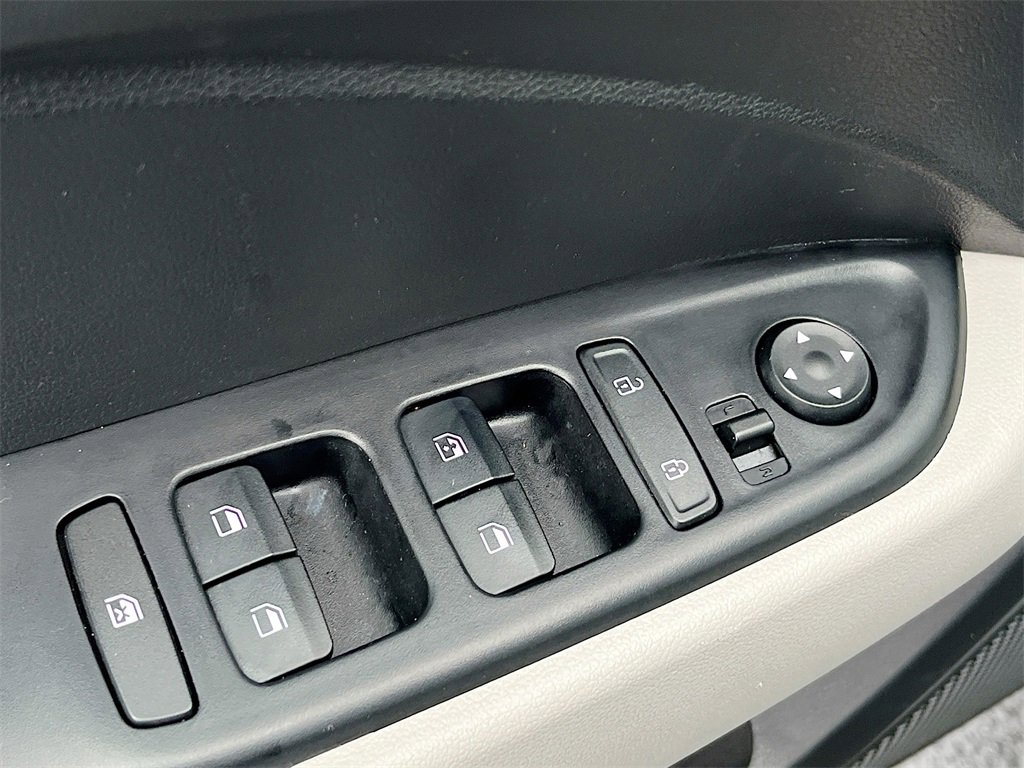 Used 2024 Hyundai Venue SEL image 18