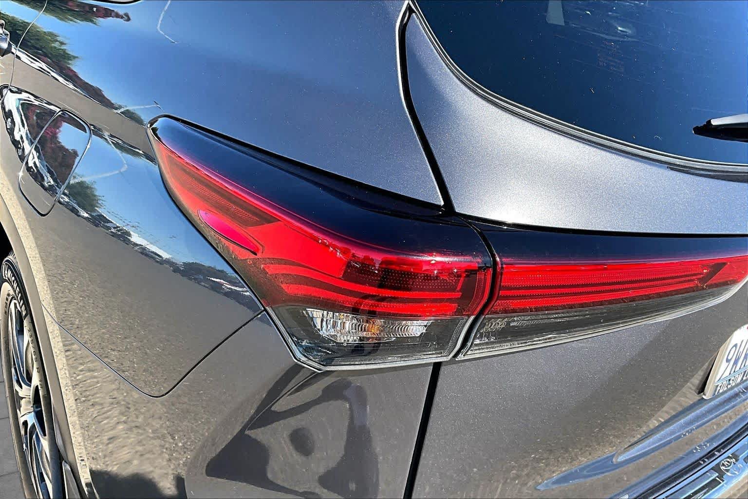 Used 2022 Toyota Highlander XLE FWD image 28