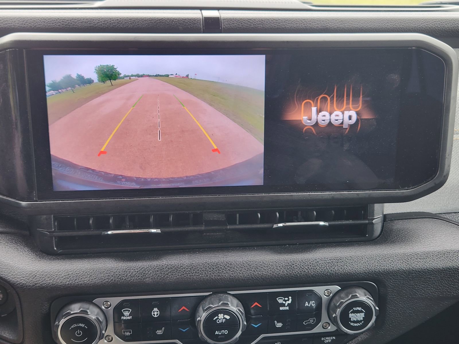 Used 2024 Jeep Wrangler Unlimited Sport AWD/4WD image 21