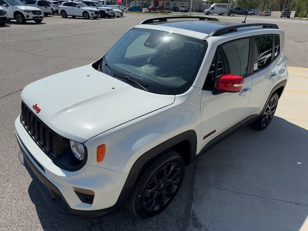Used 2023 Jeep Renegade Latitude w/ Sun/Sound Group AWD/4WD image 9