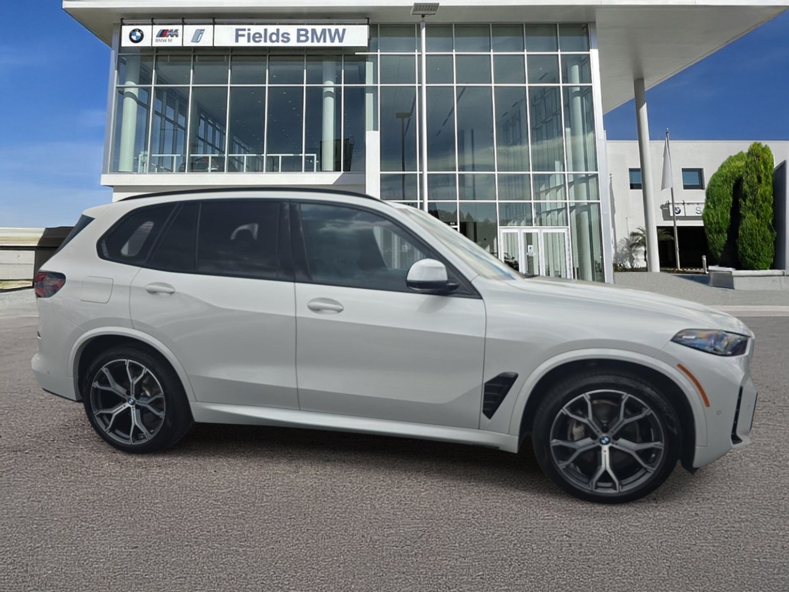 Certified 2024 BMW X5 xDrive40i w/ M Sport Package AWD/4WD image 1