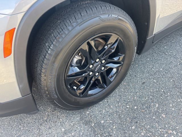 Used 2023 Chevrolet Traverse LT w/ Midnight/Sport Edition image 3