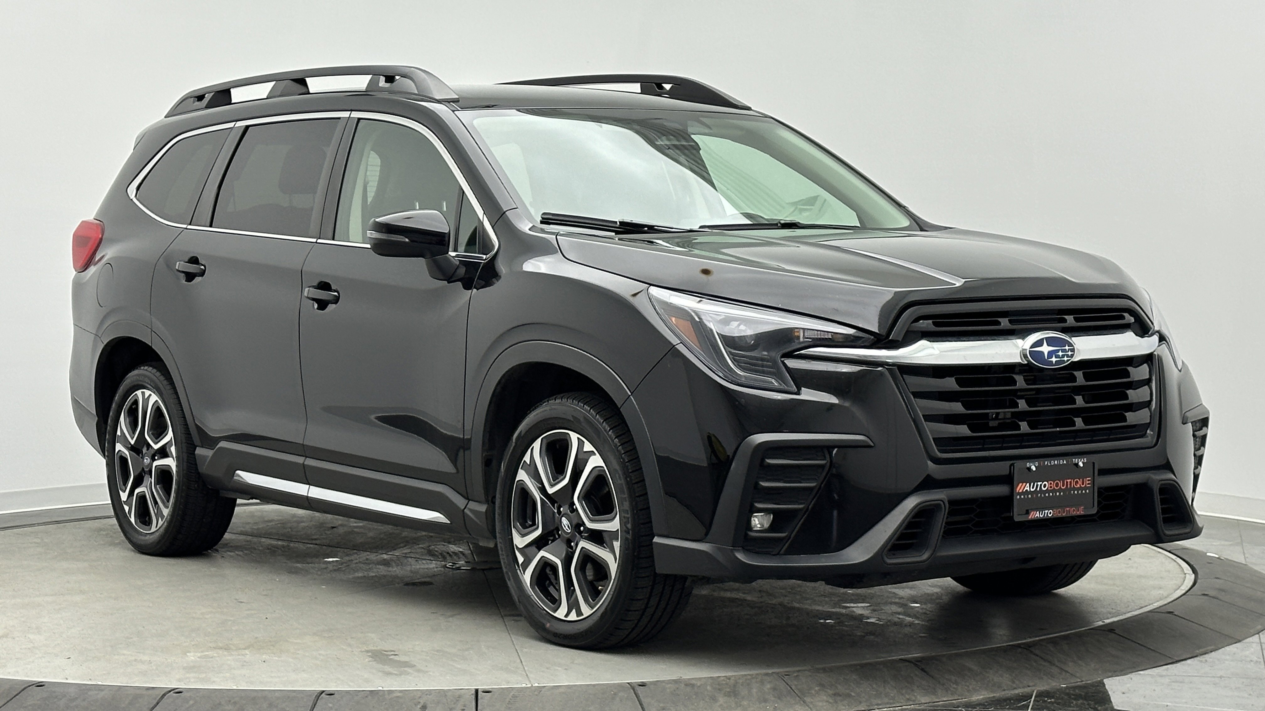 Used 2023 Subaru Ascent Limited image 3