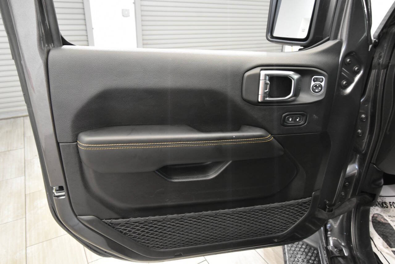 Used 2025 Jeep Wrangler Unlimited Sahara AWD/4WD image 13