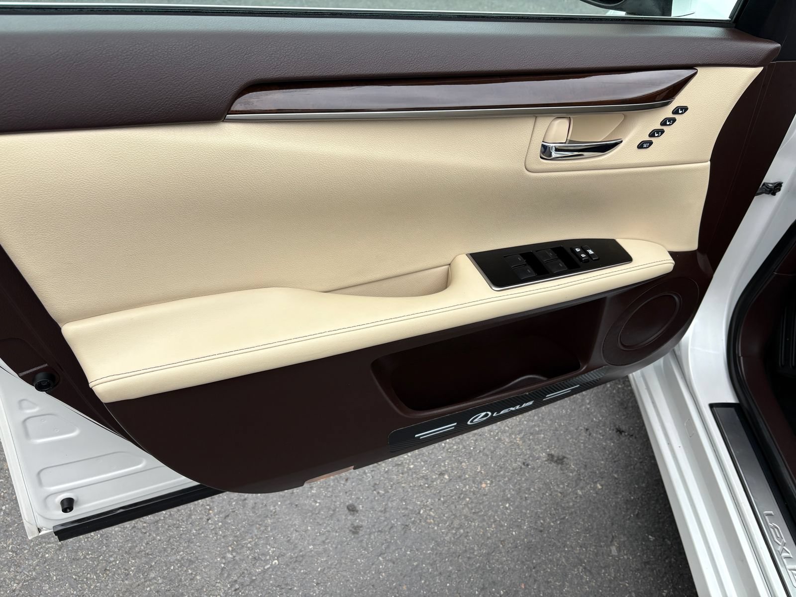 Used 2018 Lexus ES 350 w/ Navigation System Package FWD image 14