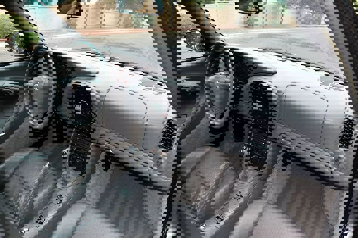 Used 2002 Porsche 911 Cabriolet image 26