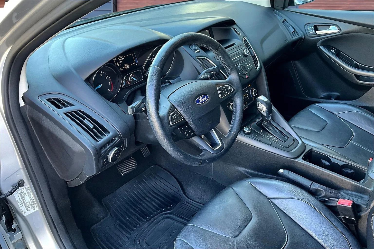 Used 2016 Ford Focus SE w/ Equipment Group 201A image 13