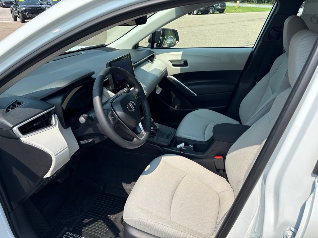 Used 2026 Toyota Corolla Cross LE AWD/4WD image 13