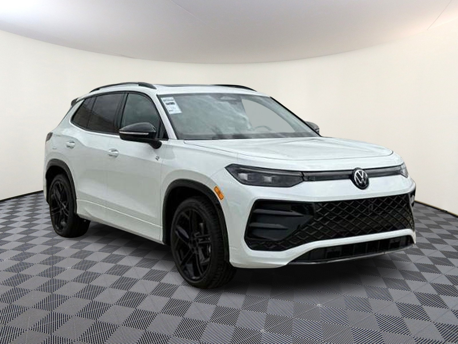 New 2026 Volkswagen Tiguan SE R-Line FWD image 1