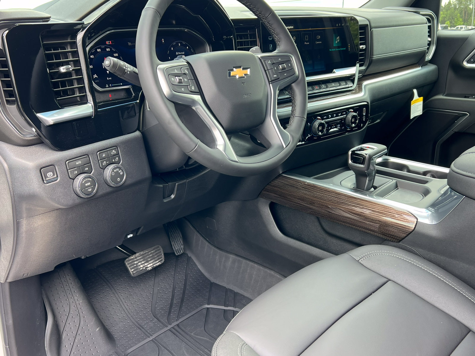 New 2026 Chevrolet Silverado 1500 LT w/ All Star Edition Plus AWD/4WD image 18