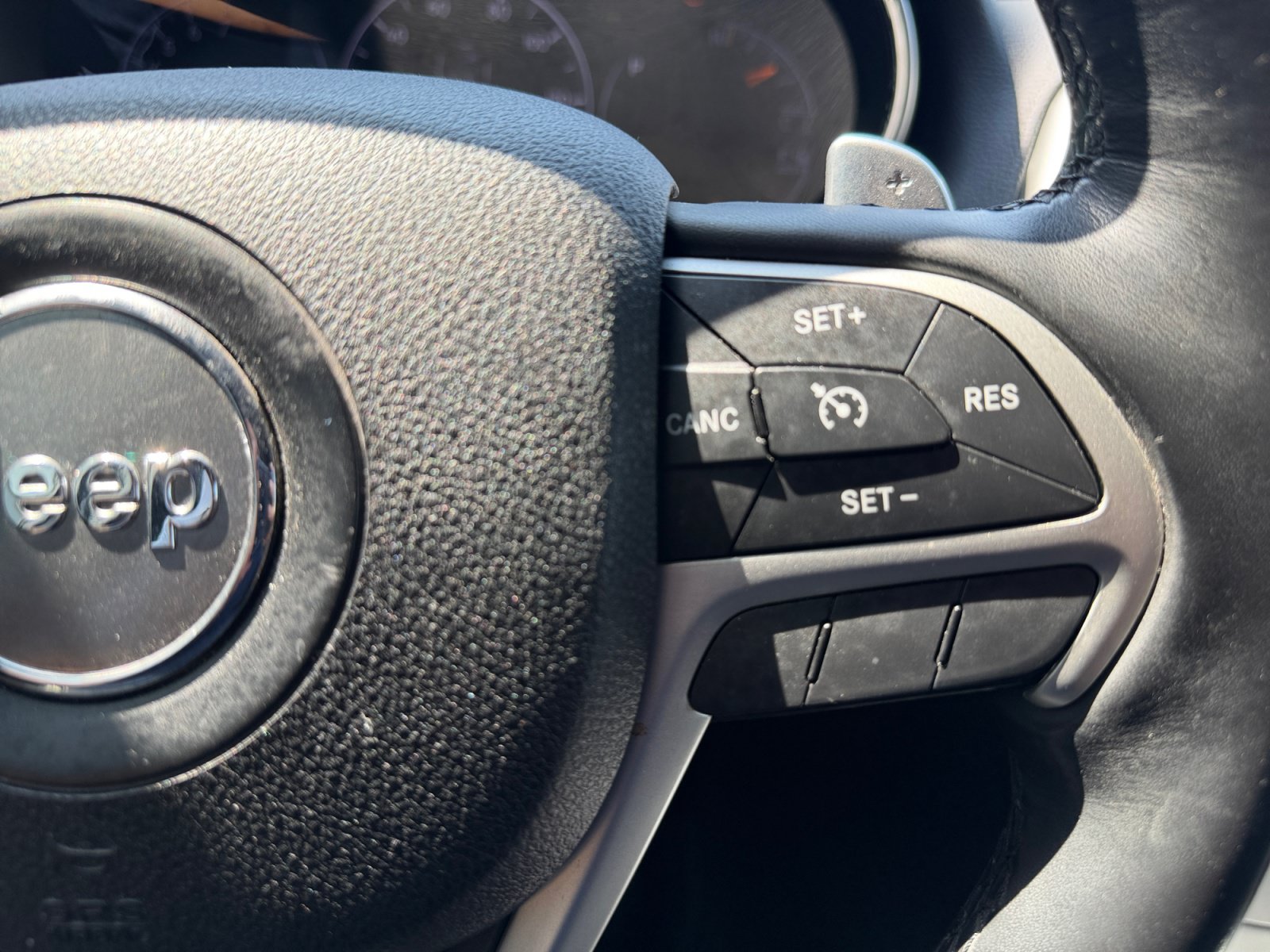 Used 2015 Jeep Grand Cherokee Altitude RWD image 18