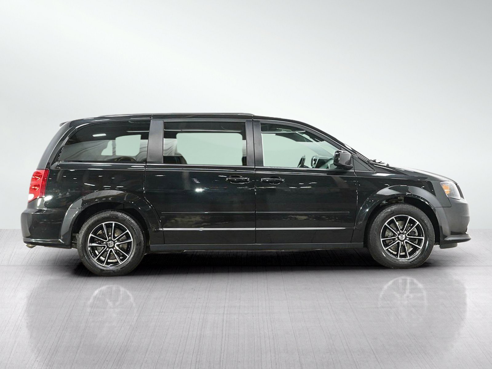 Used 2016 Dodge Grand Caravan R/T FWD image 6