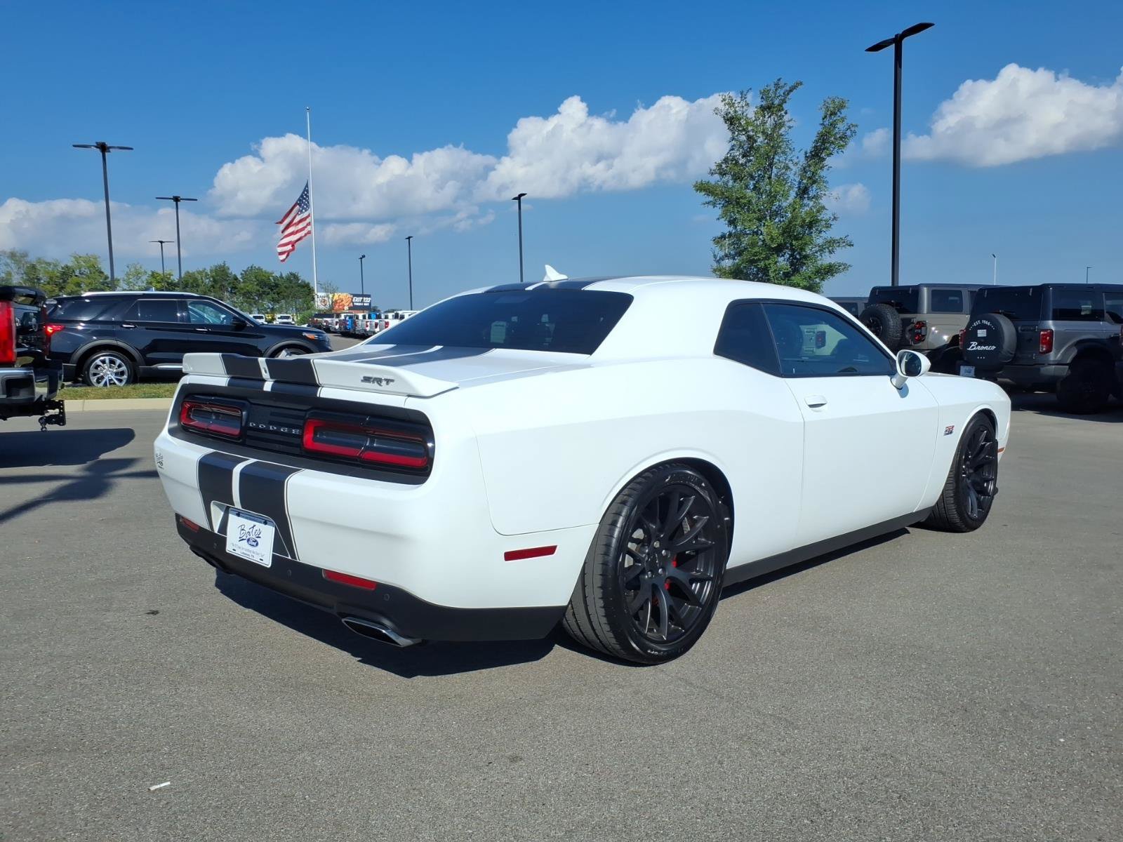 Used 2016 Dodge Challenger SRT w/ Technology Group RWD image 3