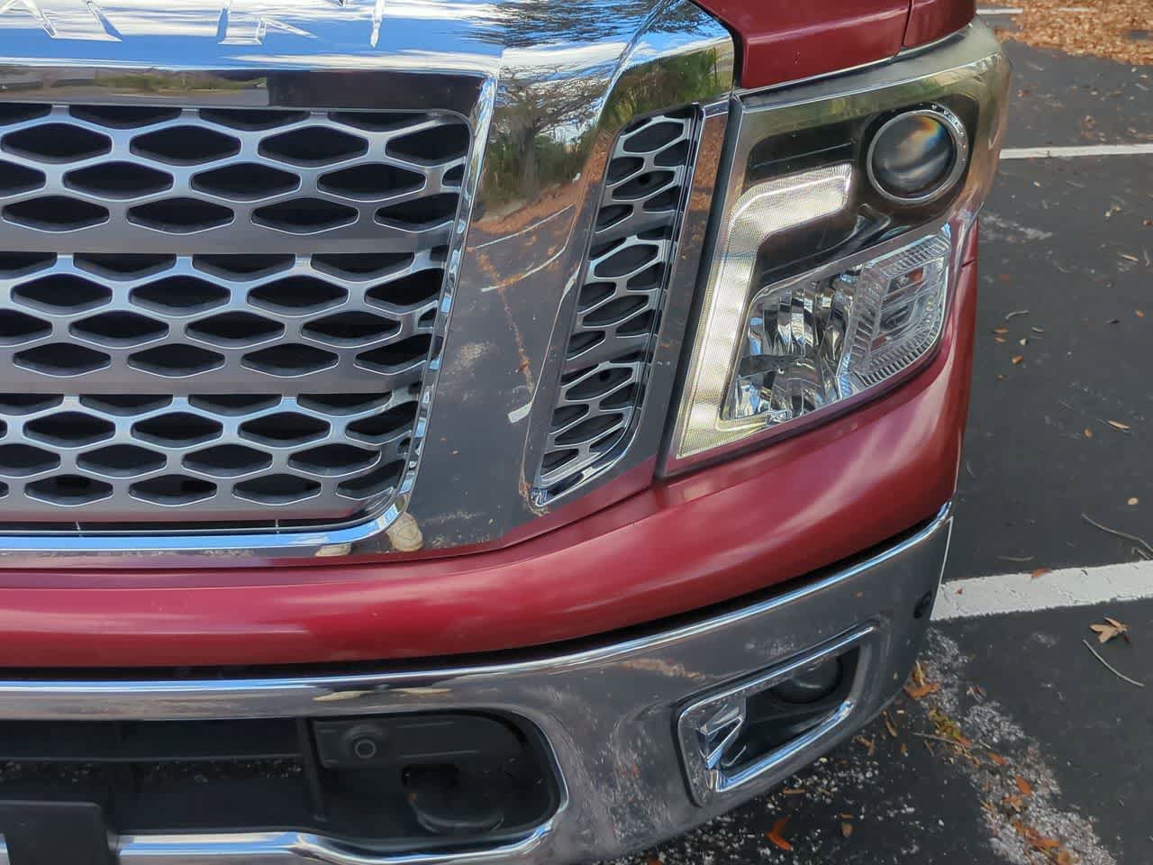Used 2018 Nissan Titan SL image 11