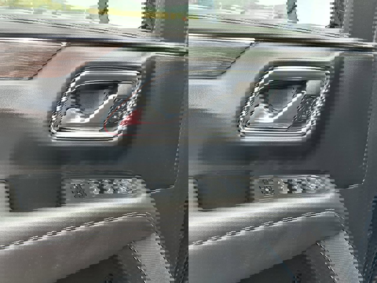 Used 2023 Chevrolet Tahoe Z71 w/ Z71 Off-Road Package image 25