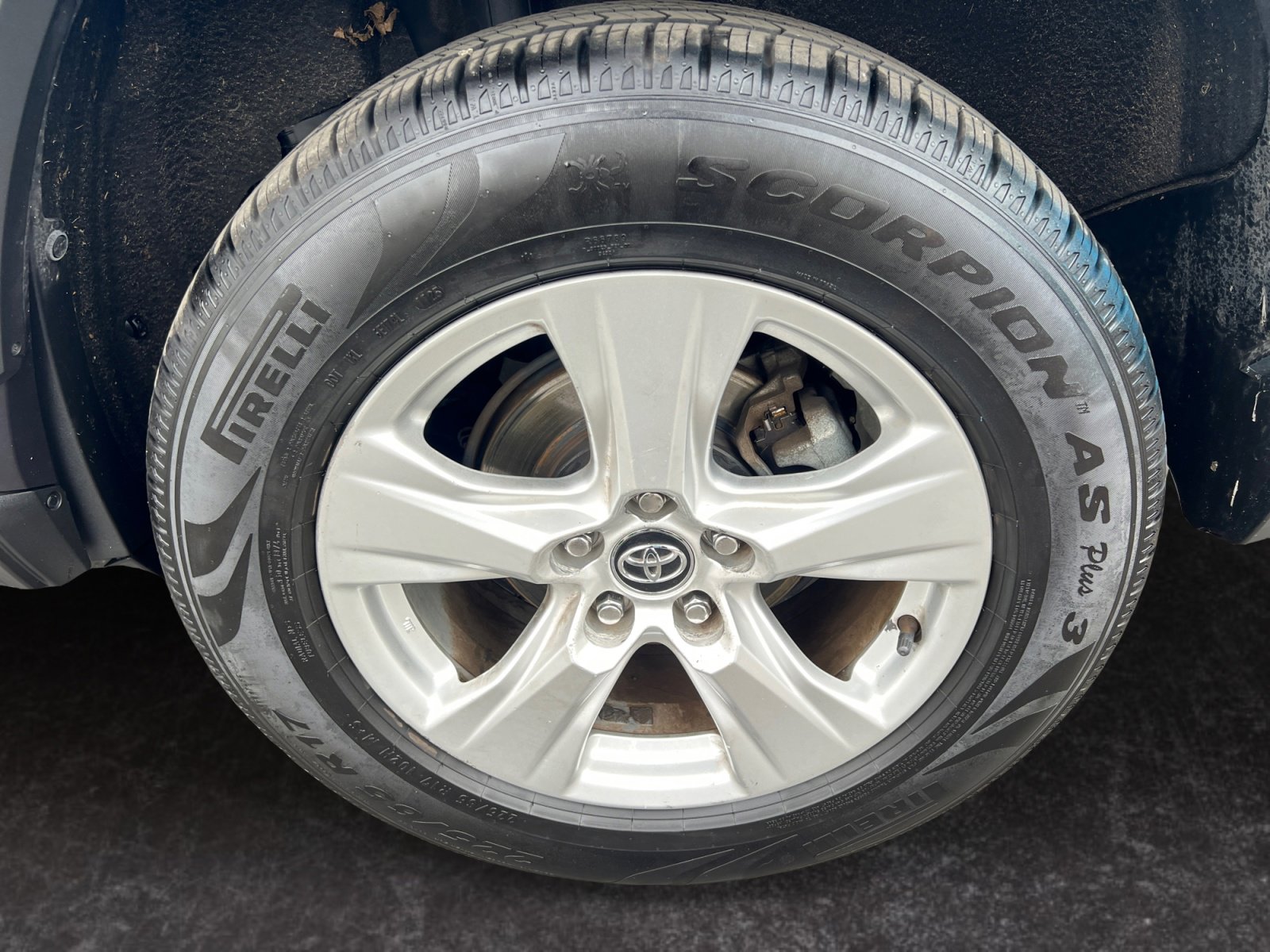 Used 2020 Toyota RAV4 XLE w/ Carpet Mat Package FWD image 14