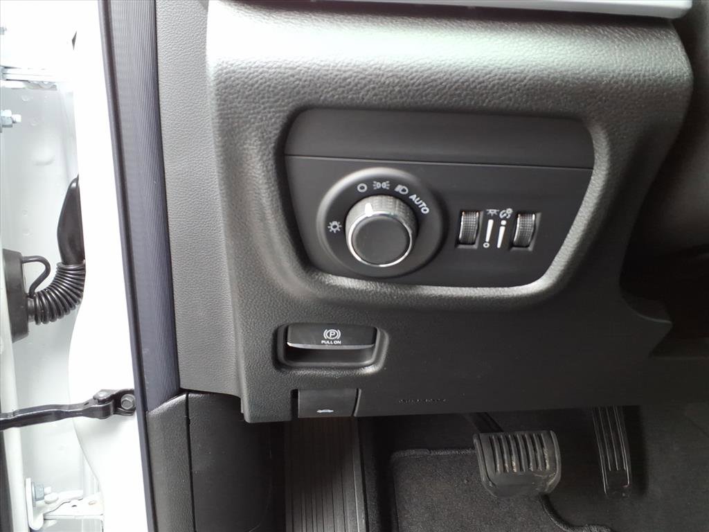 New 2026 Jeep Grand Cherokee Altitude image 17