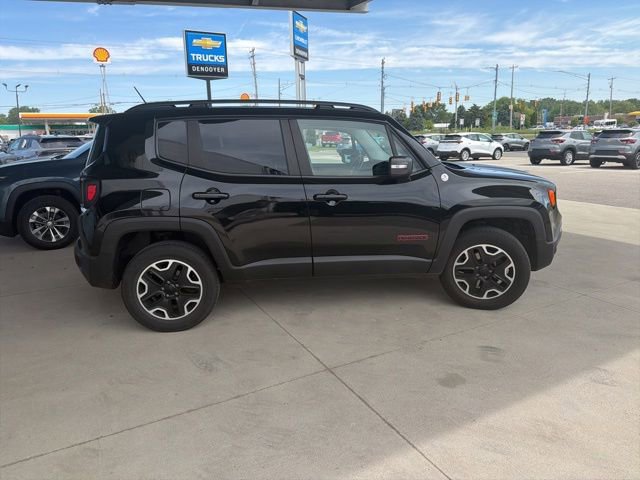 Used 2017 Jeep Renegade Trailhawk AWD/4WD image 6
