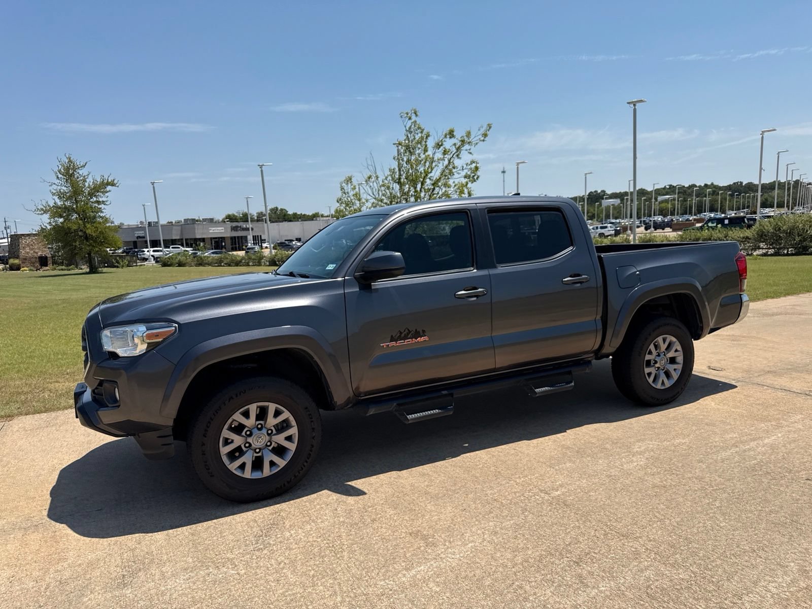 Used 2019 Toyota Tacoma SR5 RWD image 4