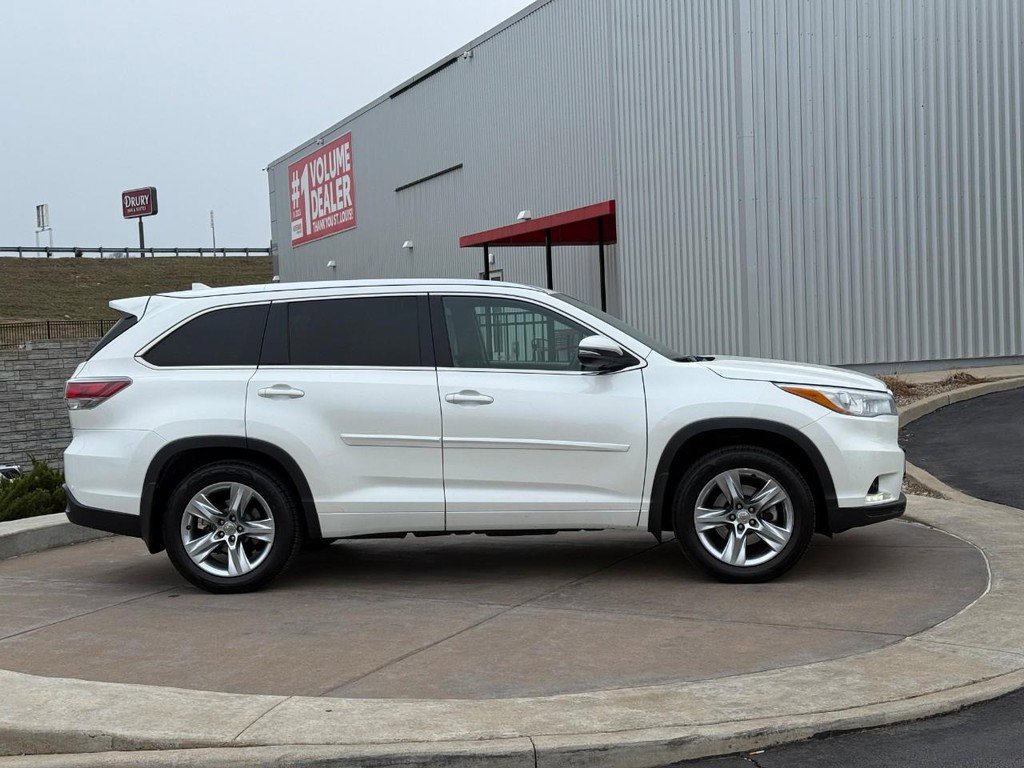 Used 2015 Toyota Highlander Limited image 2