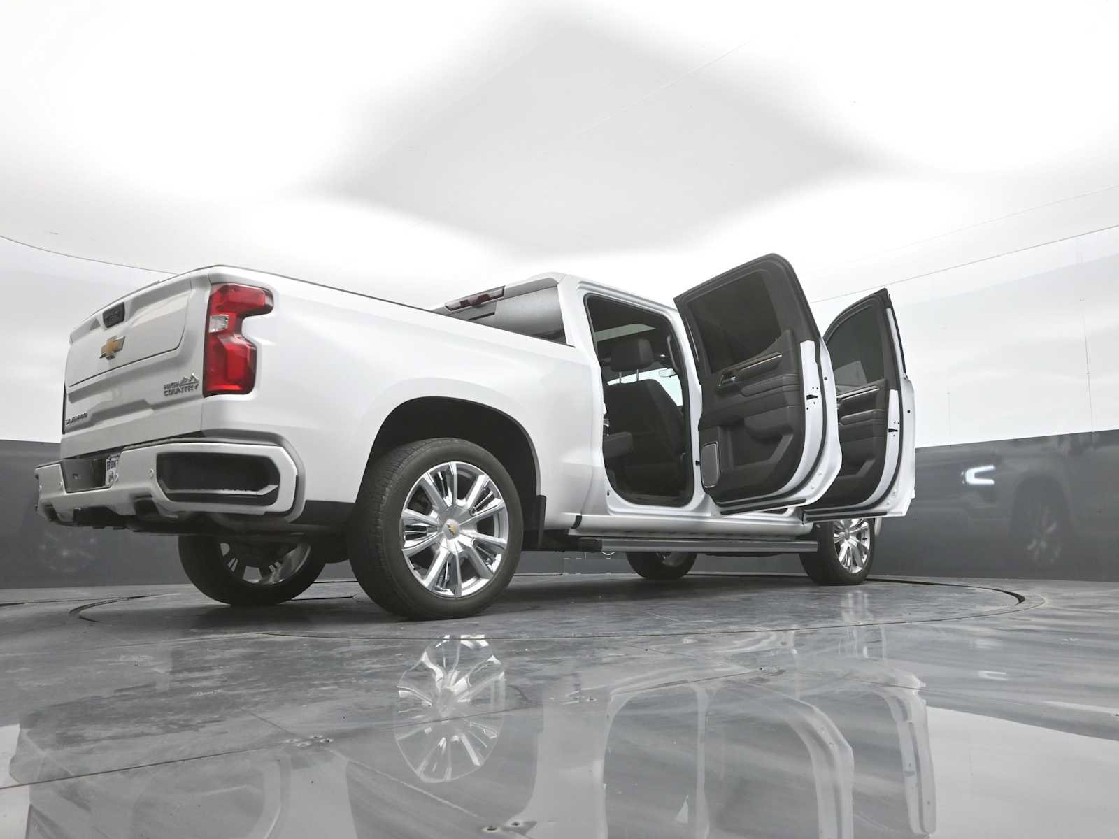 Used 2024 Chevrolet Silverado 1500 High Country w/ High Country Premium Package AWD/4WD image 51