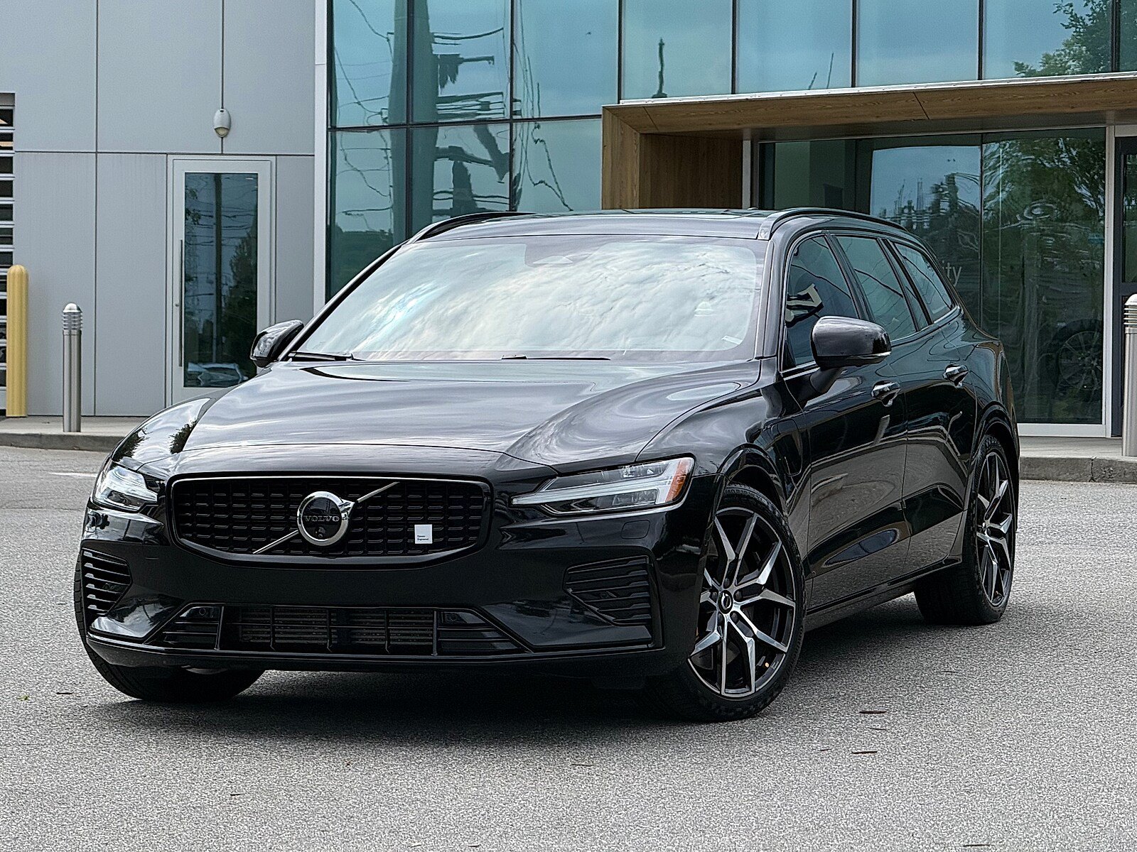 Certified 2024 Volvo V60 T8 Polestar w/ Protection Package AWD/4WD image 1