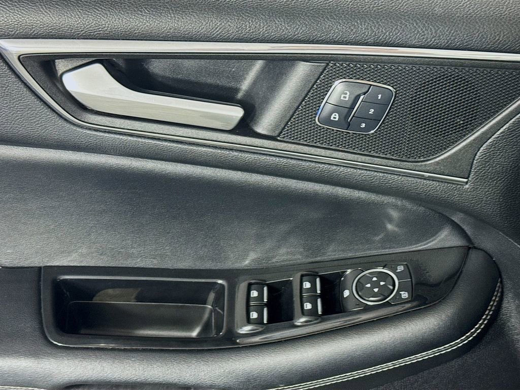 Used 2016 Ford Edge Sport w/ Technology Package image 18